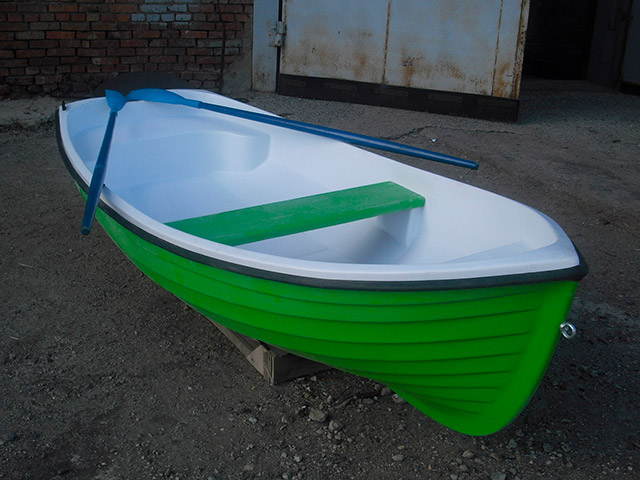 Лодка 3-х местная стеклопластиковая Спрей 330